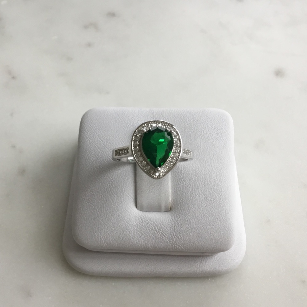 Sale $30! Sterling Pear Shape Halo Emerald Cz Ring. - Picture 4 of 16